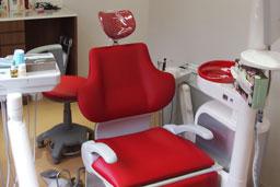 プライバシーに配慮した個室形式の治療スペースを確保しています。